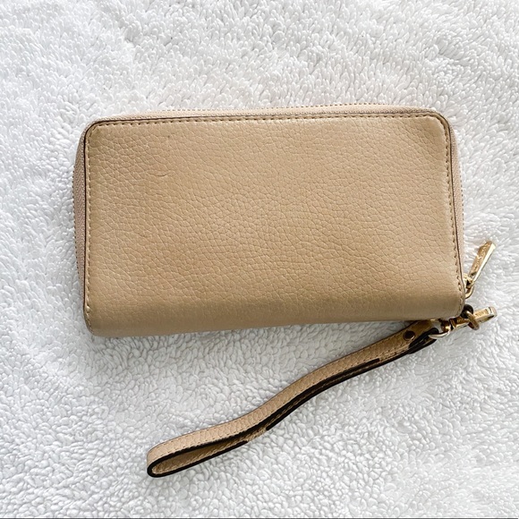 Michael Kors nude wallet with strap - Picture 2 of 6